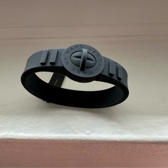 NWT Marc by Marc Jacobs bracelet black color, one size style M0004829 - Picture 3 of 5